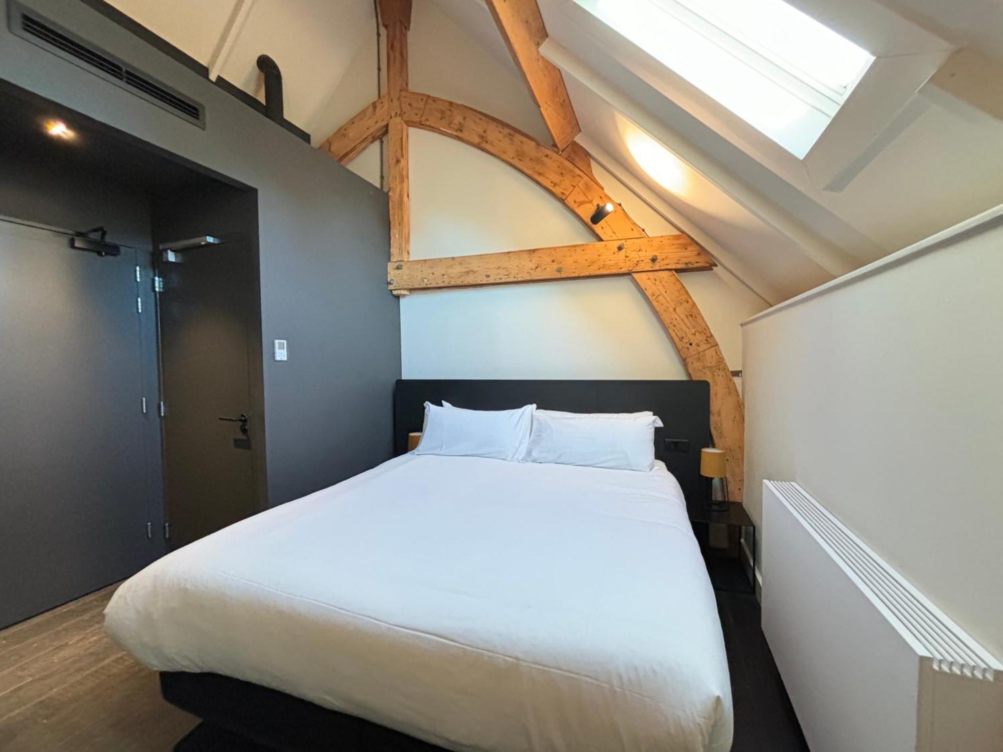 Kazerne Hotel - Member Of Design Hotels 埃因霍温 客房 照片