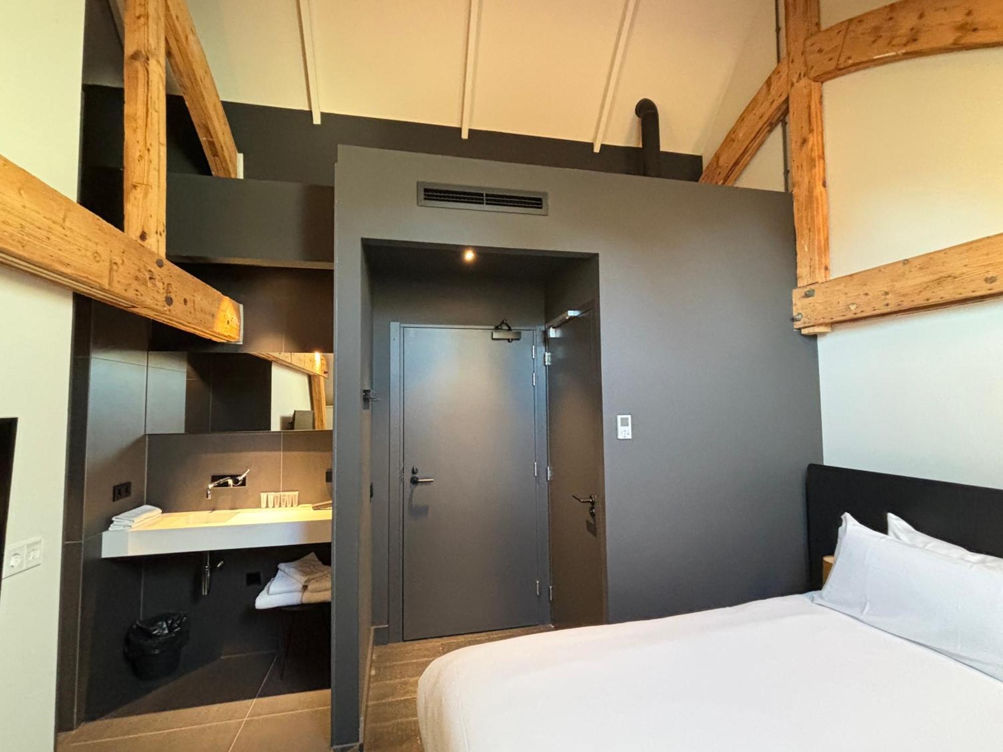 Kazerne Hotel - Member Of Design Hotels 埃因霍温 外观 照片