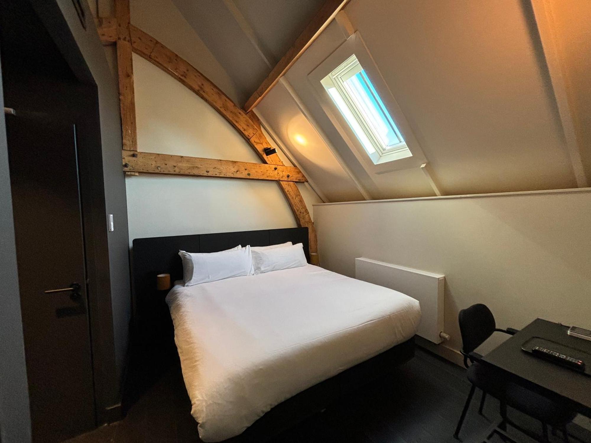 Kazerne Hotel - Member Of Design Hotels 埃因霍温 客房 照片