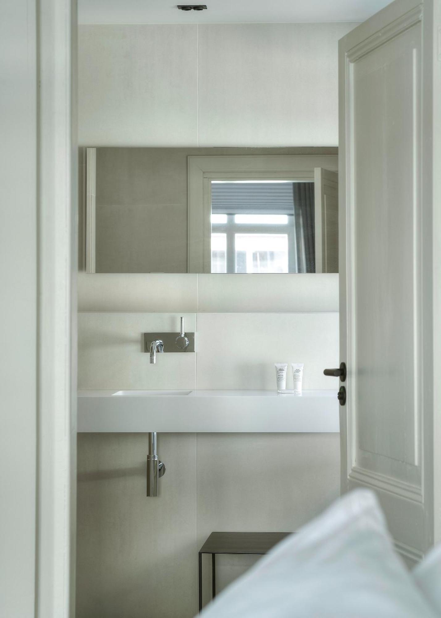 Kazerne Hotel - Member Of Design Hotels 埃因霍温 外观 照片